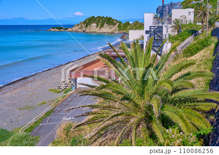 神奈川県横須賀市秋谷のR134号付近から長者ヶ崎(富士山,ヤシの木など)方面を見る 神奈川県横須賀市秋谷のR134号付近から長者ヶ崎(富士山,ヤシの木など)方面を見る 110086256