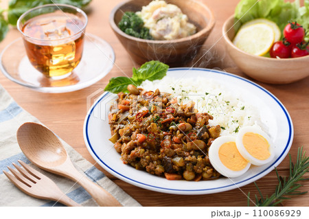 ナスとトマトのたっぷり入った ドライカレー ナスとトマトのたっぷり入った ドライカレー 110086929