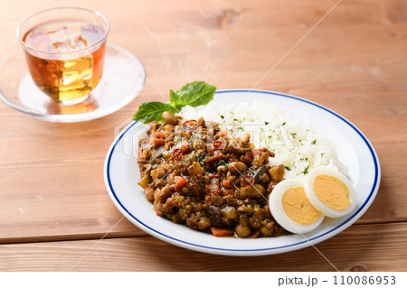 ナスとトマトのたっぷり入った ドライカレー ナスとトマトのたっぷり入った ドライカレー 110086953