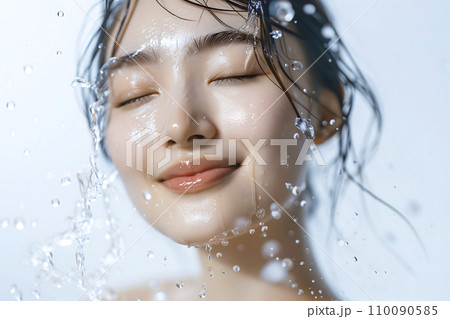 若い女性の顔に水しぶきがかかる(Generative AI) 若い女性の顔に水しぶきがかかる(Generative AI) 110090585