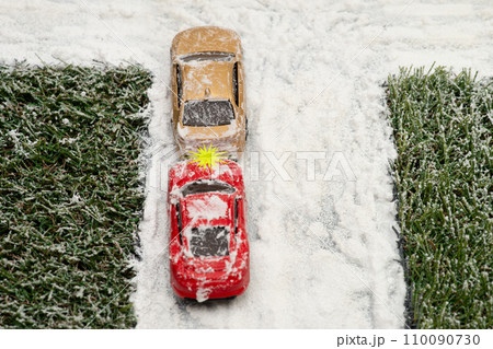 雪道での追突事故のイメージ 雪道での追突事故のイメージ 110090730