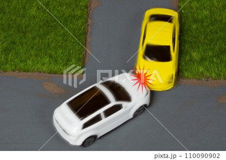 一時不停止車と左折車の事故(動感・衝突) 一時不停止車と左折車の事故(動感・衝突) 110090902