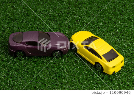 交通事故(右直事故)のイメージ 交通事故(右直事故)のイメージ 110090946