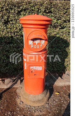 丸い郵便ポスト 110091025