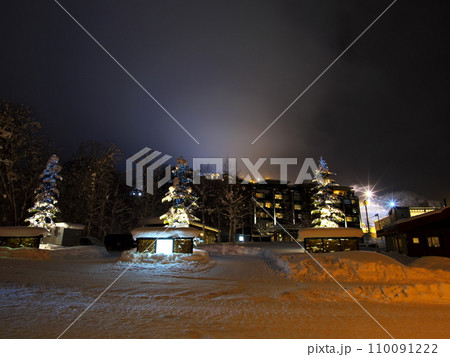 夜のニセコ東急 グラン・ヒラフに隣接する木ニセコホテル 110091222