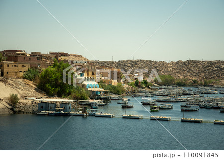 エジプト南部に広がるアスワンダムのとても美しい風景 110091845