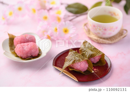 上品に香る日本の伝統和菓子 桜餅 上品に香る日本の伝統和菓子 桜餅 110092131