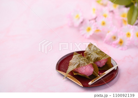 上品に香る日本の伝統和菓子 桜餅 110092139