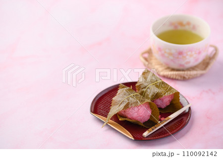 上品に香る日本の伝統和菓子 桜餅 上品に香る日本の伝統和菓子 桜餅 110092142