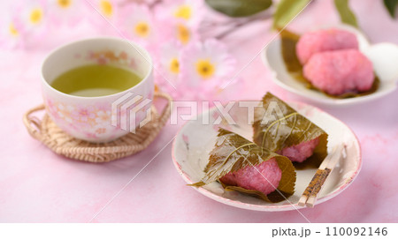 上品に香る日本の伝統和菓子 桜餅 上品に香る日本の伝統和菓子 桜餅 110092146