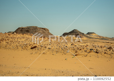エジプト南部に広がるヌビア砂漠のとても美しい風景 110092552