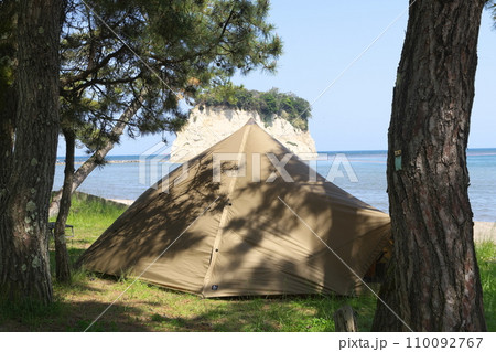 キャンプ場から見る見附島 2023年5月 キャンプ場から見る見附島 2023年5月 110092767