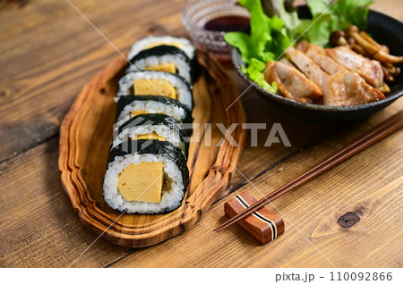 豚ロースの塩麴漬けと卵の海苔巻き 豚ロースの塩麴漬けと卵の海苔巻き 110092866