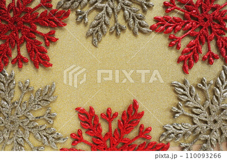 Six large silver and red flat ornate snowflakes are laid out on velvety gold paper. Free space for text. New Year or Christmas background for advertising. Festive winter flatlay. Yellow red gray color Six large silver and red flat ornate snowflakes are laid out on velvety gold paper. Free space for text. New Year or Christmas background for advertising. Festive winter flatlay. Yellow red gray color 110093266