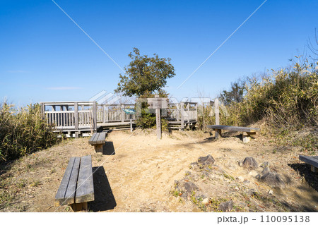 泉南飯盛山の山頂広場（紀泉アルプス） 110095138