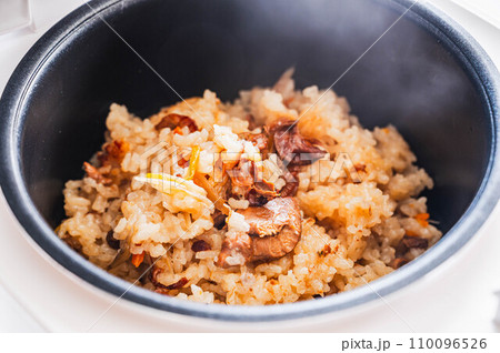 炊きたての牡蠣ご飯 炊きたての牡蠣ご飯 110096526