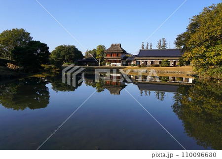 岡山県津山市にある回遊式日本庭園「衆楽園」:御対面所 岡山県津山市にある回遊式日本庭園「衆楽園」:御対面所 110096680