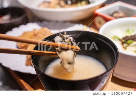 牡蠣のみそ汁 宮島グルメ 110097427