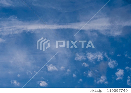 高積雲のレア雲の搭状雲 早春のホイップクリームのような搭状雲 高積雲のレア雲の搭状雲 早春のホイップクリームのような搭状雲 110097740