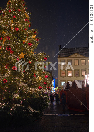 Dusseldorf. GERMANY. 13 DECEMBER 2022. The Christmas market in Germany. 110100101