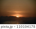 太平洋に沈む太陽 110104178