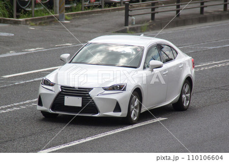 セダン車 道路走行 セダン車 道路走行 110106604