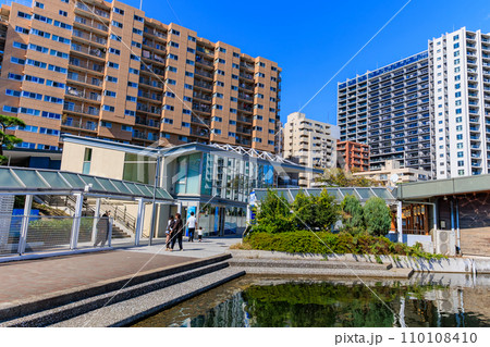東京 品川区 しながわ区民公園にある しながわ水族館 東京 品川区 しながわ区民公園にある しながわ水族館 110108410