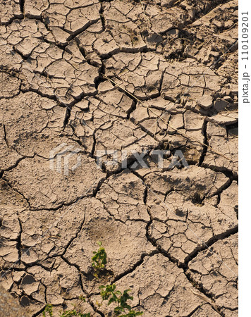 水不足　渇水　干ばつ　water shortage  water deficit 110109201