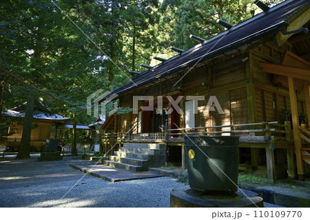 赤城山南麓の赤城神社(三夜沢)の拝殿 赤城山南麓の赤城神社(三夜沢)の拝殿 110109770