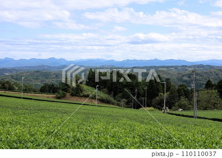 夏の終わり、大和、奈良の山添村、大和茶の産地と神野山、パーク神野山から眺める紀伊半島の内陸風景 夏の終わり、大和、奈良の山添村、大和茶の産地と神野山、パーク神野山から眺める紀伊半島の内陸風景 110110037