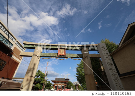 大阪、浪速、天王寺、一心寺から四天王寺、茶臼山、天王寺公園、公園から新世界と通天閣を望む夕焼け空 110110162