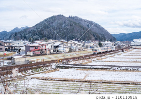 【高山本線】猪谷駅へ向かう普通列車 【高山本線】猪谷駅へ向かう普通列車 110110918