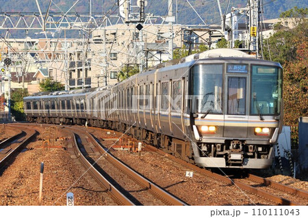 【JR西日本】223系 新快速(JR神戸線:さくら夙川駅) 【JR西日本】223系 新快速(JR神戸線:さくら夙川駅) 110111043