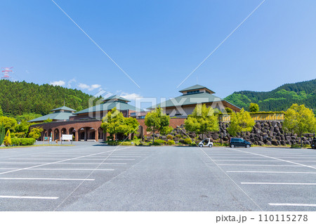 群馬県安中市の春　新緑のアプトの道　峠の湯 110115278