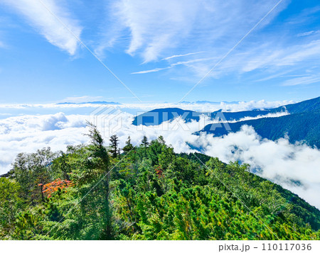 夏の常念岳登山(三股登山口~前常念岳:八ヶ岳・南アルプス方面の眺め) 夏の常念岳登山(三股登山口~前常念岳:八ヶ岳・南アルプス方面の眺め) 110117036