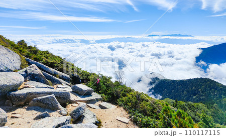 夏の常念岳登山(三股登山口~前常念岳:八ヶ岳方面の眺め) 夏の常念岳登山(三股登山口~前常念岳:八ヶ岳方面の眺め) 110117115
