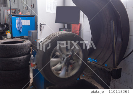 Computer wheel balancing on special equipment machine tool in auto repair service 110118365