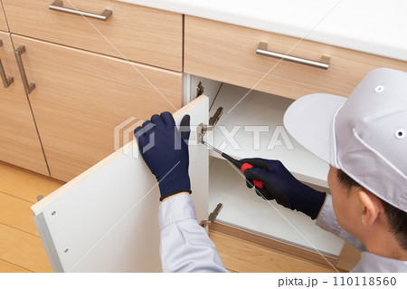 家具の設置　組立作業 110118560