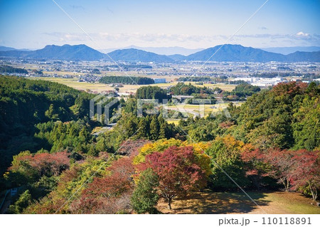 晩秋の宇曽川ダム 110118891