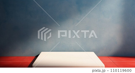 水色の背景に白く四角い展示台と赤い床がある抽象横長テンプレート。AI生成画像 110119600