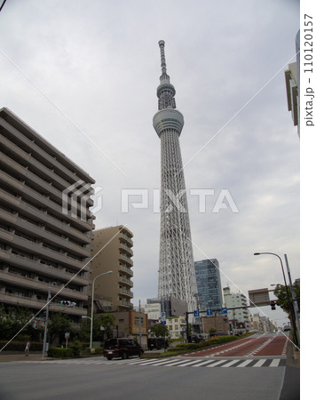 吾妻橋3丁目東交差点からスカイツリーを望む 東京都墨田区吾妻橋 吾妻橋3丁目東交差点からスカイツリーを望む 東京都墨田区吾妻橋 110120157