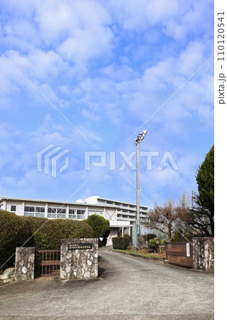 福岡県立ありあけ新世高等学校西の校門 福岡県立ありあけ新世高等学校西の校門 110120541