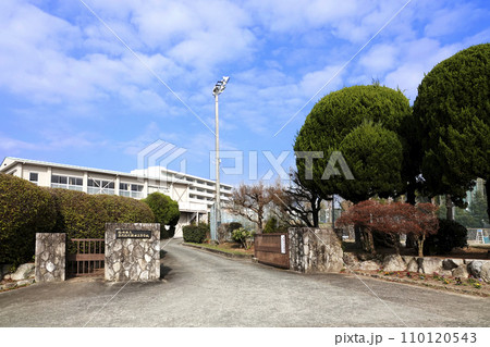福岡県立ありあけ新世高等学校西の校門 福岡県立ありあけ新世高等学校西の校門 110120543