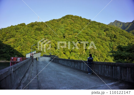三面ダムの天端 110122147