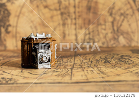 アンティークカメラ　古いカメラのイメージ素材 110122379