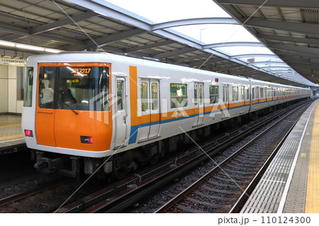 ［C］大阪メトロ中央線／ゆめはんな線を行く近鉄7000系電車 110124300