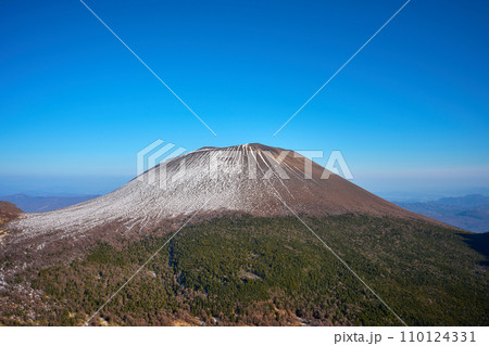 黒斑山の登山道から見た浅間山 黒斑山の登山道から見た浅間山 110124331
