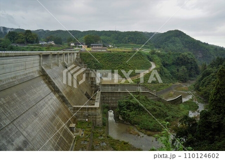 辰巳ダムの堤体 110124602