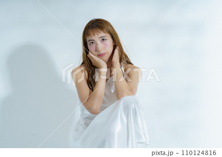 透明感のある女性ポートレート 透明感のある女性ポートレート 110124816