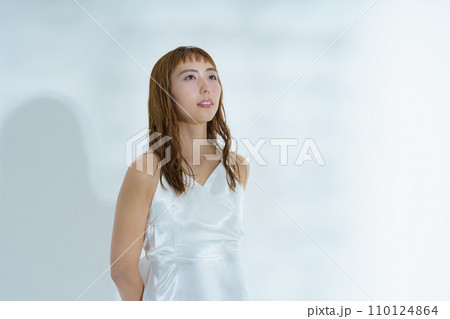 透明感のある女性ポートレート 透明感のある女性ポートレート 110124864